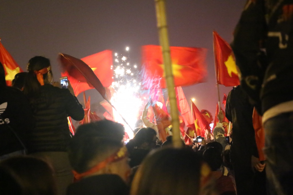 co dong vien ban phao hoa phao sang mung doi tuyen viet nam vo dich aff cup