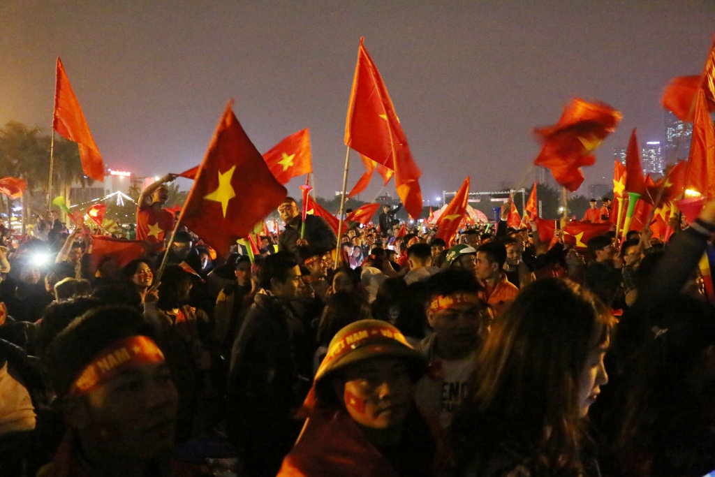 co dong vien ban phao hoa phao sang mung doi tuyen viet nam vo dich aff cup