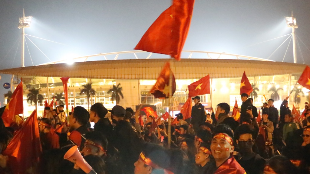 co dong vien ban phao hoa phao sang mung doi tuyen viet nam vo dich aff cup