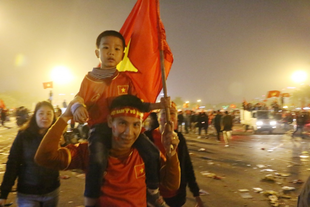 co dong vien ban phao hoa phao sang mung doi tuyen viet nam vo dich aff cup