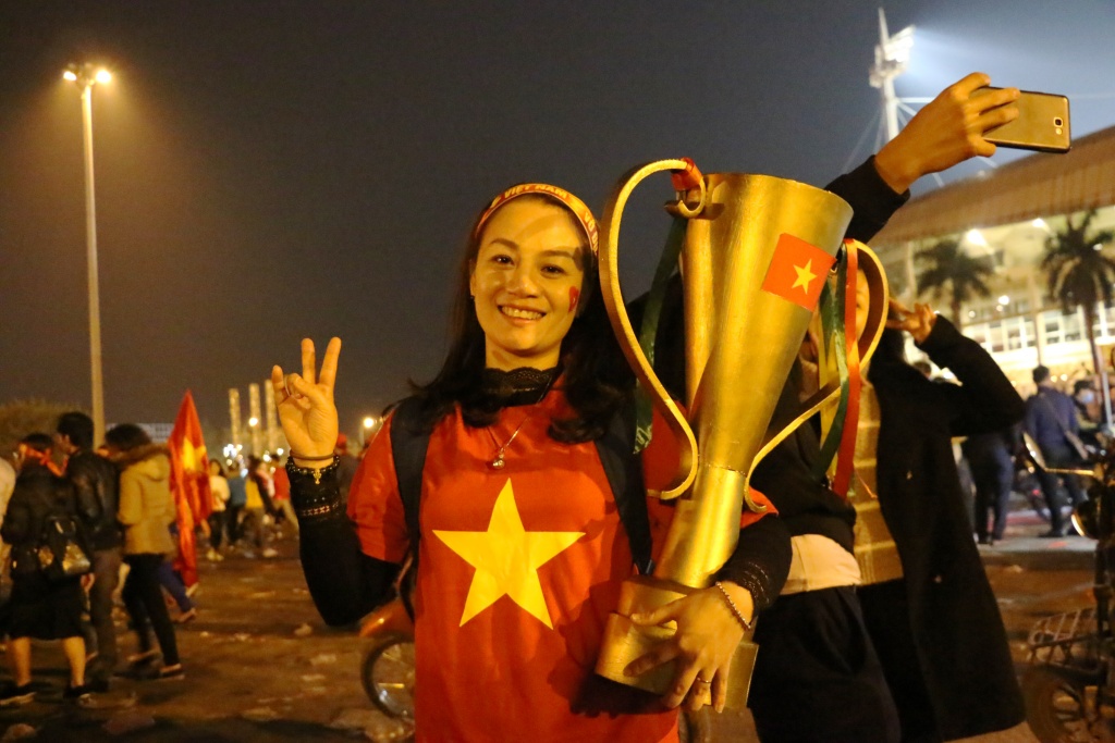 co dong vien ban phao hoa phao sang mung doi tuyen viet nam vo dich aff cup