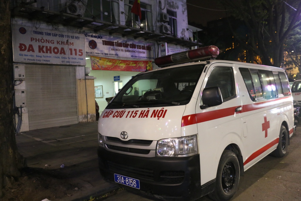 sau dem di bao mung viet nam vo dich aff cup trung tam cap cuu 115 tang 30 luot benh nhan di cap cuu
