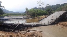 Yên Bái: Đang đổ bê tông cây cầu bắc qua sông thì bất ngờ đổ sập