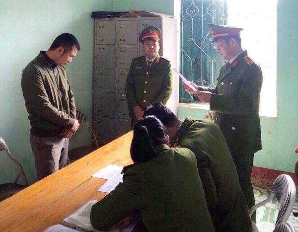 ha giang bat tam giam can bo phong nong nghiep huyen vi chiem doat tien cua nguoi dan