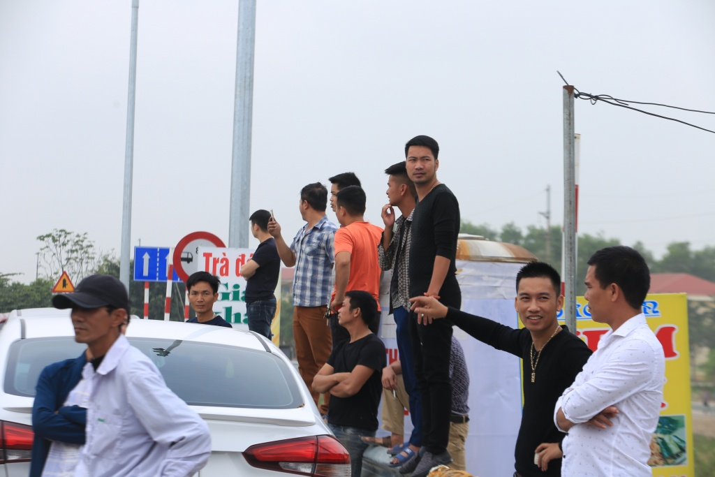 tram thu phi bot pha lai moi lan do xang di qua tram mat 30000 dong tien phi