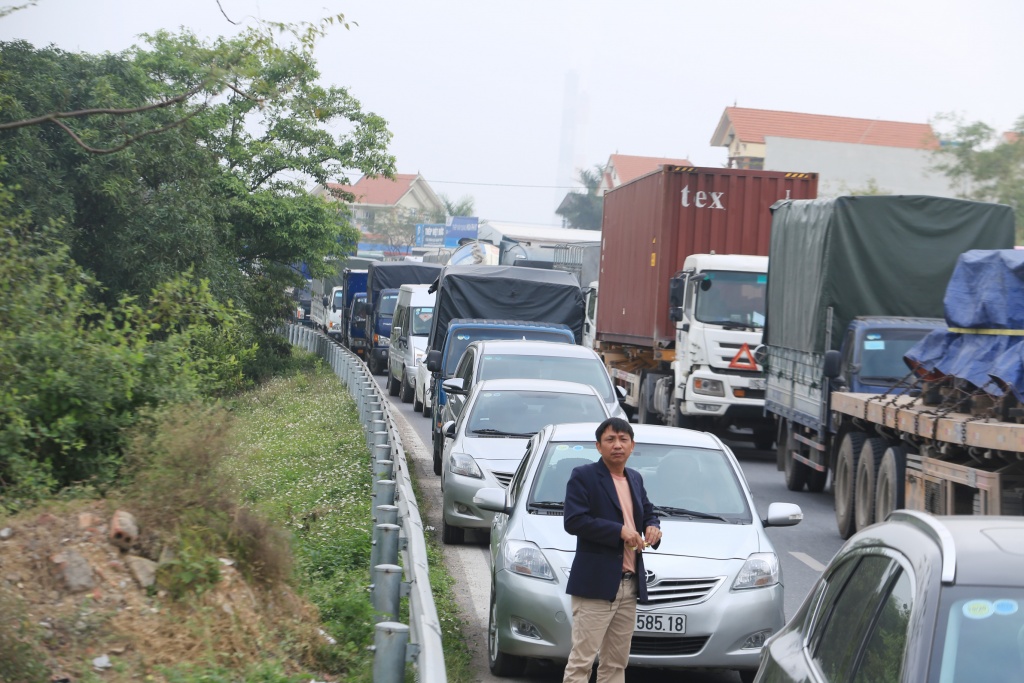cong ty bot pha lai noi gi sau khi hang tram tai xe xuong duong phan doi thu phi