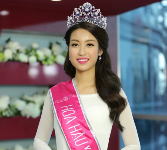showbiz viet 2016 mot nam bao bung voi scandal