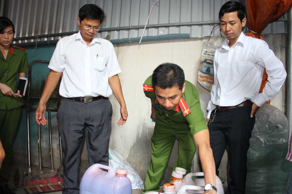 long an tieu huy 120 kg nuoc sa te heo khong nhan mac