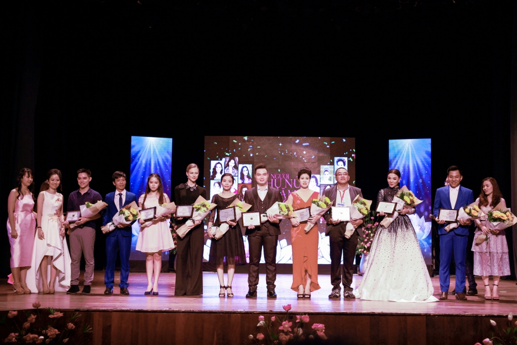 ca si cam ly nghe si viet huong duoc vinh danh nguoi phu nu cua nam 2016