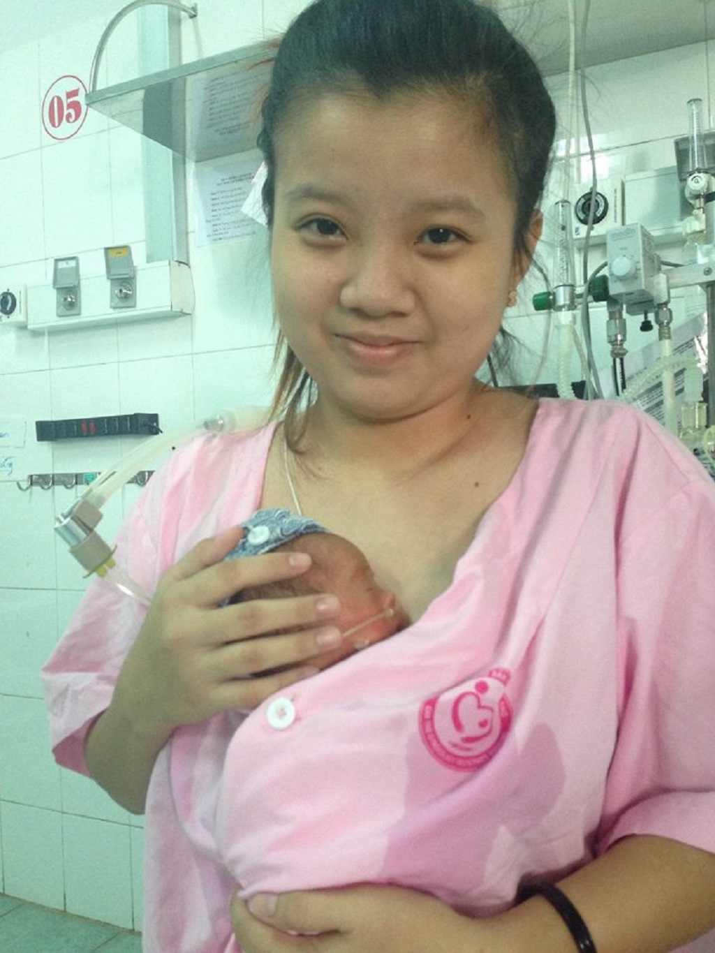 tre sinh cuc non doi mat voi nhieu nguy co benh tat