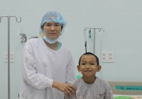 nguoi phu nu xa la hien gan cuu song be 6 thang tuoi