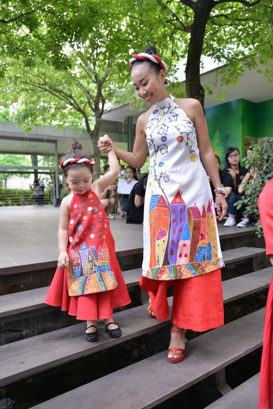 con gai doan trang lem linh khi lam mau nhi