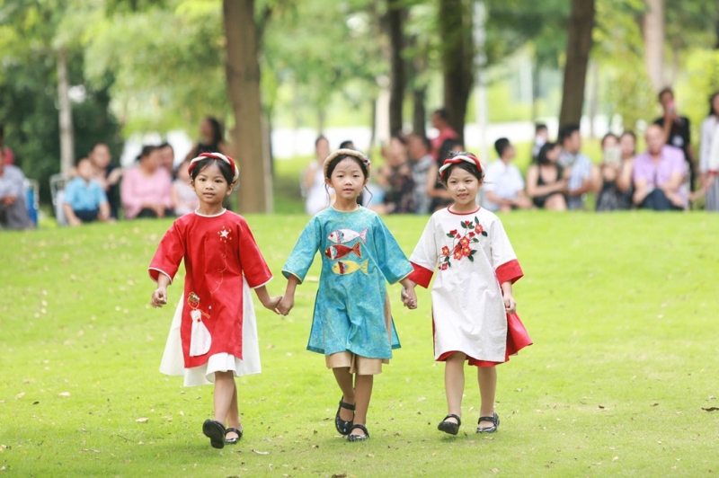 con gai doan trang lem linh khi lam mau nhi