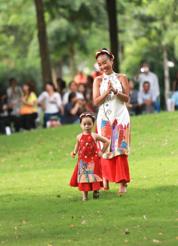con gai doan trang lem linh khi lam mau nhi