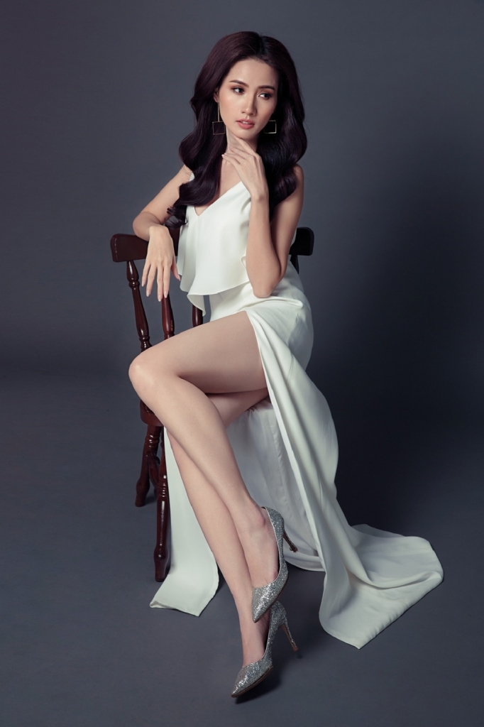 phan thi mo khoe vong eo con kien voi thiet ke xe cao