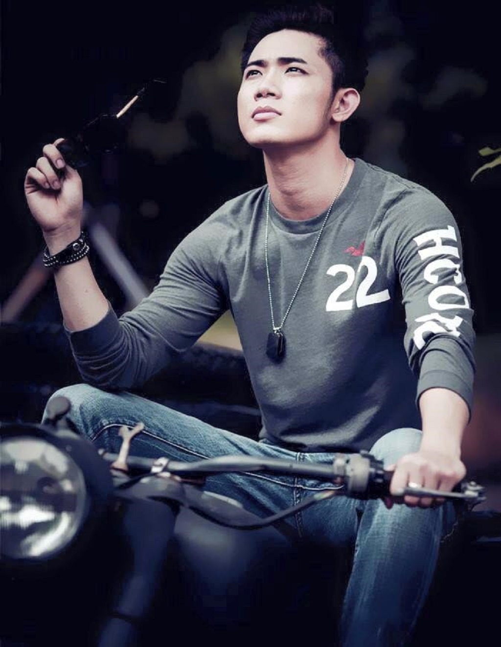 dien vien vinh dang toi khong buon khi dung duoi bong anh hoai linh