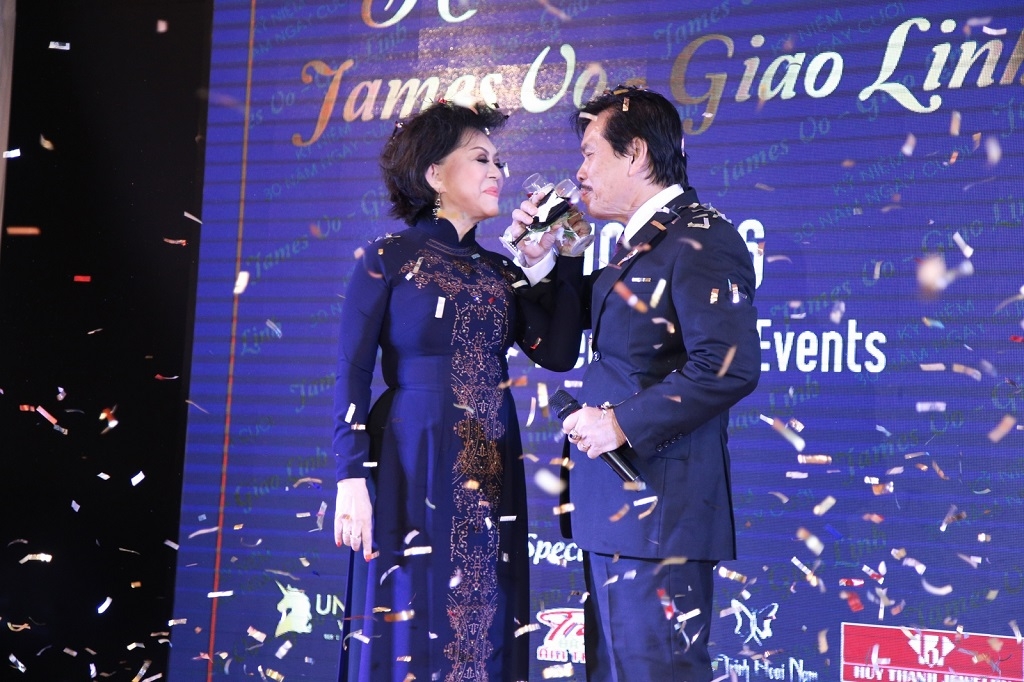 danh ca giao linh ke chuyen tinh yeu sau 30 nam nen duyen vo chong