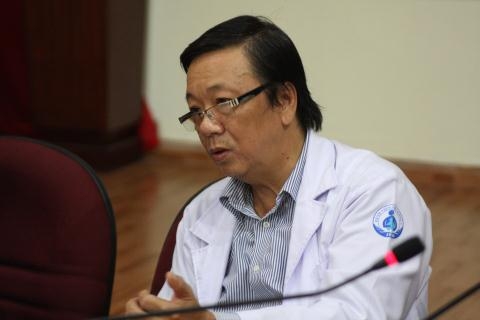 phau thuat hai lan trong dem cuu be 5 tuoi bi coc dam xuyen tim