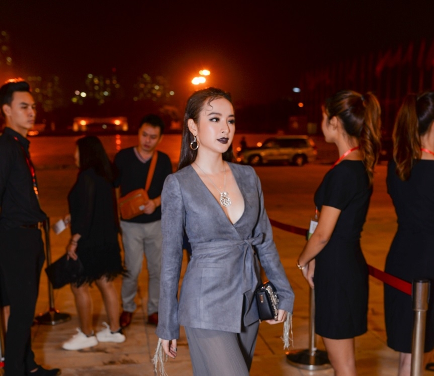 hoa hau my linh la lam khi dien trang phuc ntk chung thanh phong
