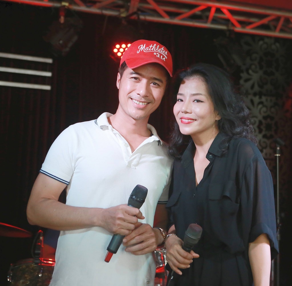 ca si pham phuong doa hong phong tra no muon lam dem nhac ve thay co