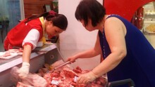 TP HCM dời ngày khởi động đề án dùng điện thoại soi thịt sạch