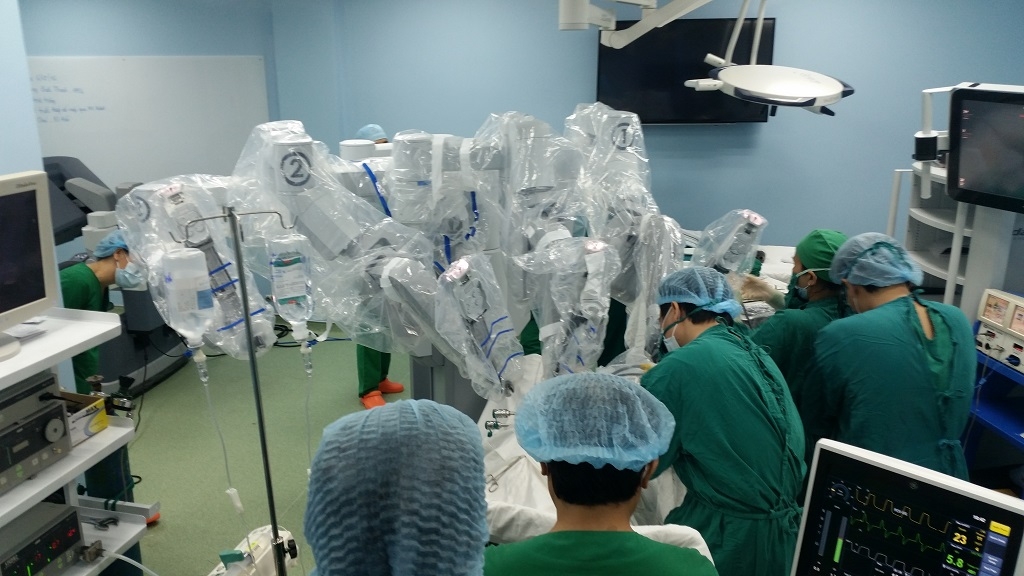 can canh robot phau thuat dau tien o viet nam