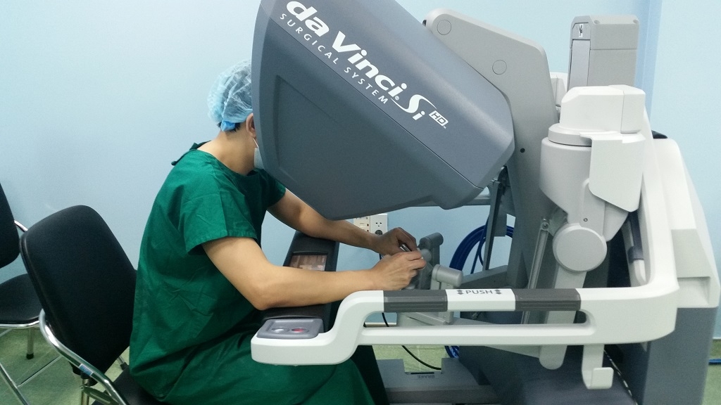 can canh robot phau thuat dau tien o viet nam