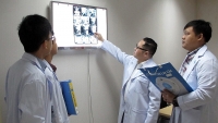nu bac si tre qua doi o tuoi 33 sau khi tu choi dieu tri ung thu de sinh con