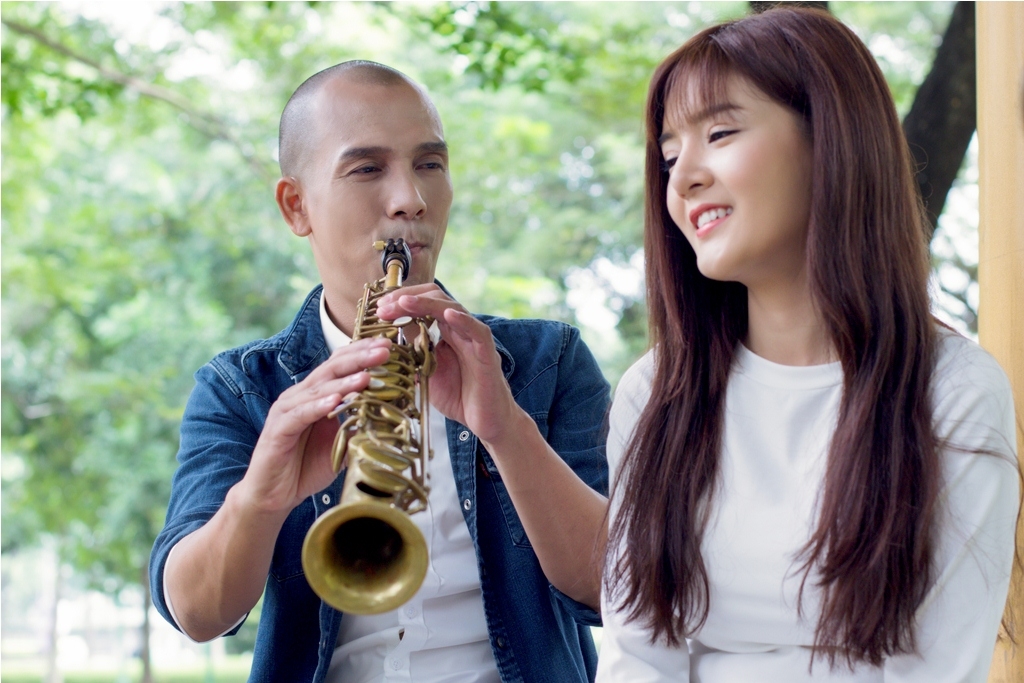 anh cu di di duoc lam moi bang tieng ken saxophone