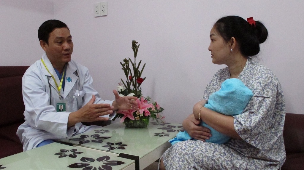 nam than kieng goi dau xem ti vi sau sinh la sai lam