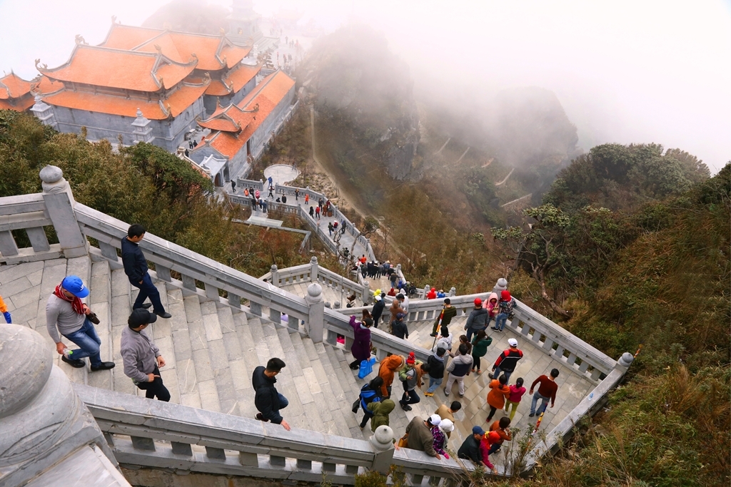 len fansipan ngay thoi do quyen dang khoe sac le hoi dang tung bung