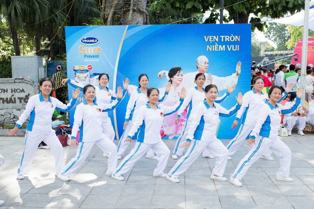 vinamilk sure prevent tiep tuc dong hanh ren luyen suc khoe nguoi cao tuoi tai ha noi