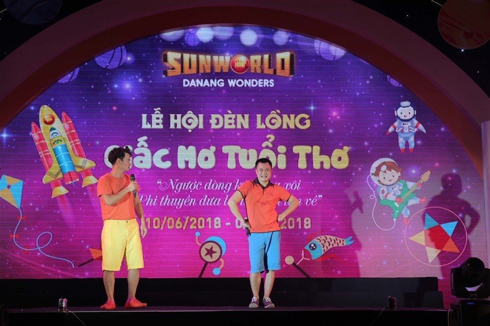 le hoi den long giac mo tuoi tho khai mac hoanh trang tai da nang khan gia nhi thich me