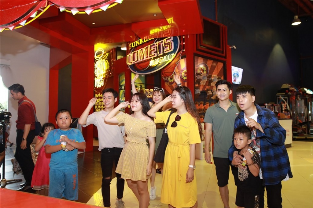 le hoi den long giac mo tuoi tho khai mac hoanh trang tai da nang khan gia nhi thich me