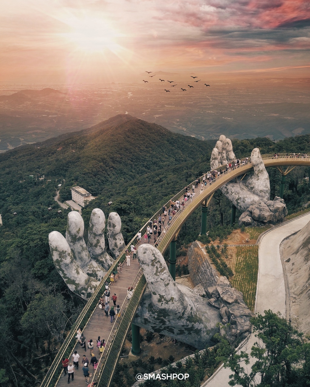 Hiện tượng Cầu Vàng Sun World Ba Na Hills: Những chuyện bây giờ mới kể hien tuong cau vang sun world ba na hills nhung chuyen bay gio moi ke
