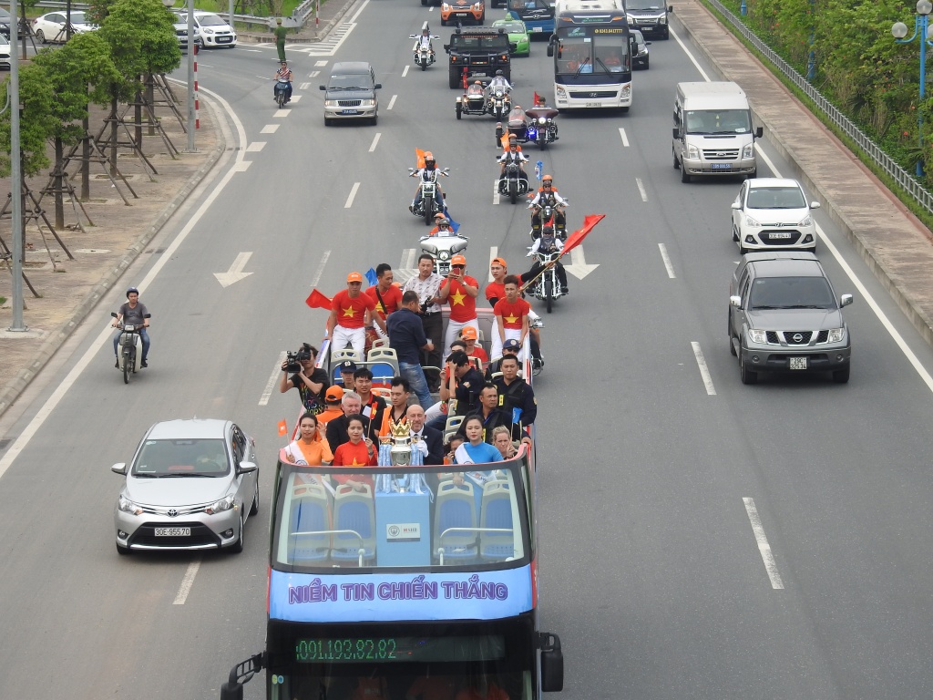 can canh cup vo dich ngoai hang anh cua doi manchester city