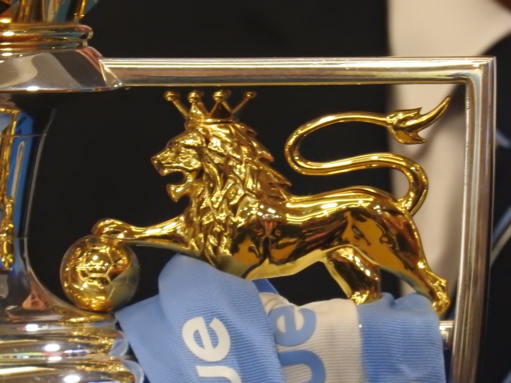 can canh cup vo dich ngoai hang anh cua doi manchester city