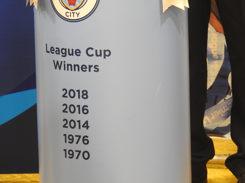 can canh cup vo dich ngoai hang anh cua doi manchester city