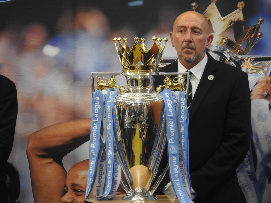 can canh cup vo dich ngoai hang anh cua doi manchester city