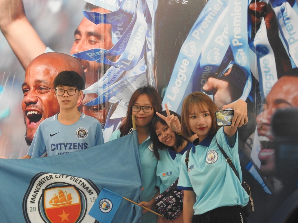 can canh cup vo dich ngoai hang anh cua doi manchester city