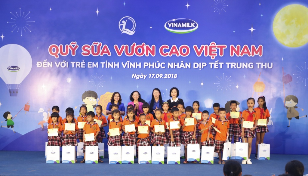 66000 ly sua cho tre em vinh phuc dip trung thu
