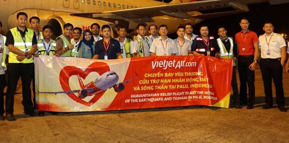 Chuyến bay cứu trợ nạn nhân động đất - sóng thần của Vietjet đã tới Indonesia chuyen bay cuu tro nan nhan dong dat song than cua vietjet da toi indonesia