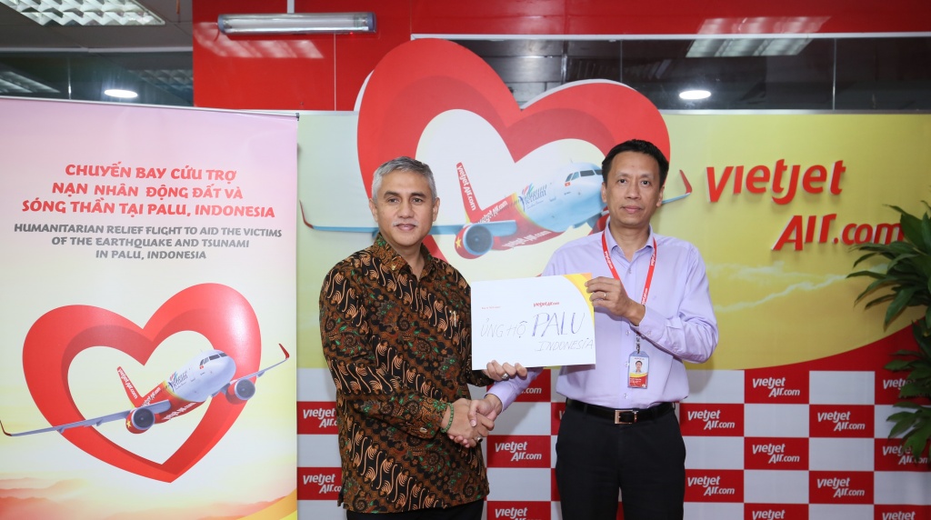 Chuyến bay cứu trợ nạn nhân động đất - sóng thần của Vietjet đã tới Indonesia chuyen bay cuu tro nan nhan dong dat song than cua vietjet da toi indonesia