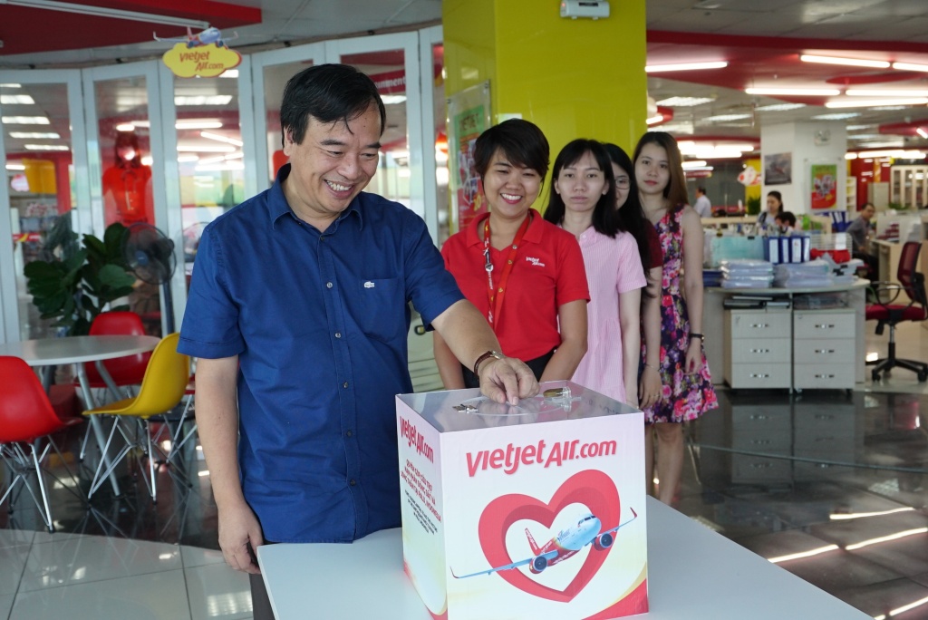Chuyến bay cứu trợ nạn nhân động đất - sóng thần của Vietjet đã tới Indonesia chuyen bay cuu tro nan nhan dong dat song than cua vietjet da toi indonesia