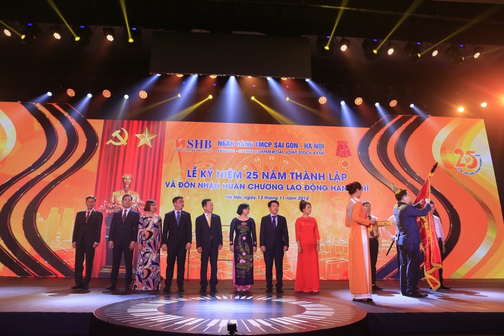dat muc tieu dung top 3 ngan hang co phan tu nhan lon nhat viet nam