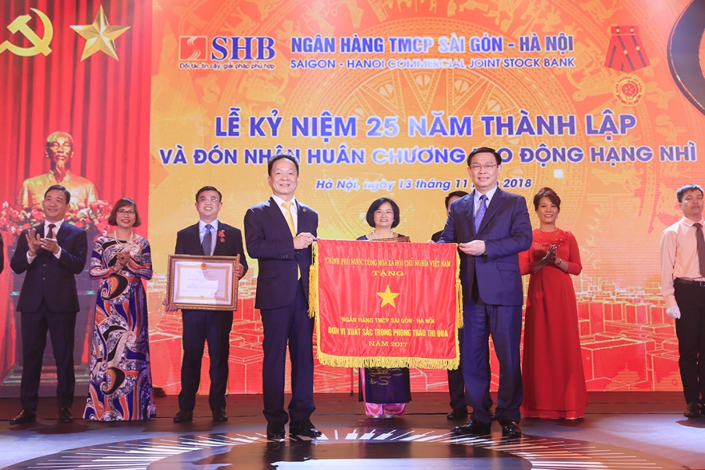 dat muc tieu dung top 3 ngan hang co phan tu nhan lon nhat viet nam