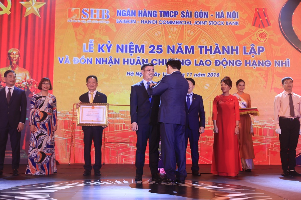 dat muc tieu dung top 3 ngan hang co phan tu nhan lon nhat viet nam