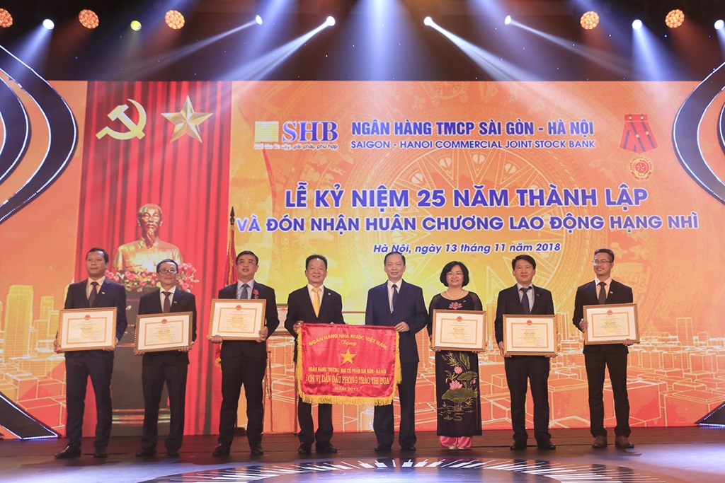 dat muc tieu dung top 3 ngan hang co phan tu nhan lon nhat viet nam