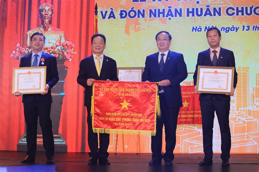 dat muc tieu dung top 3 ngan hang co phan tu nhan lon nhat viet nam