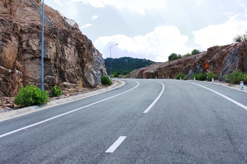 khung canh ngoan muc doc tuyen duong ven bien ninh thuan cam ranh